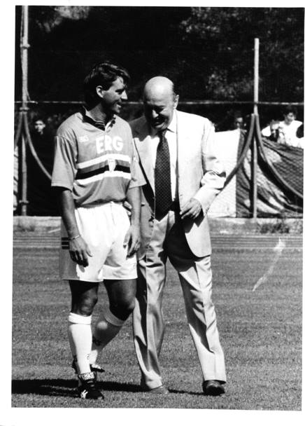 Nell’estate del 1982 il presidente della Sampdoria Paolo Mantovani vuole Roberto Mancini, allora diciottenne, a Genova; per lui vengono pagati 4 miliardi di lire. E’ l’inizio di un lungo periodo che si concluder nel 1997 (Ravezzani)
